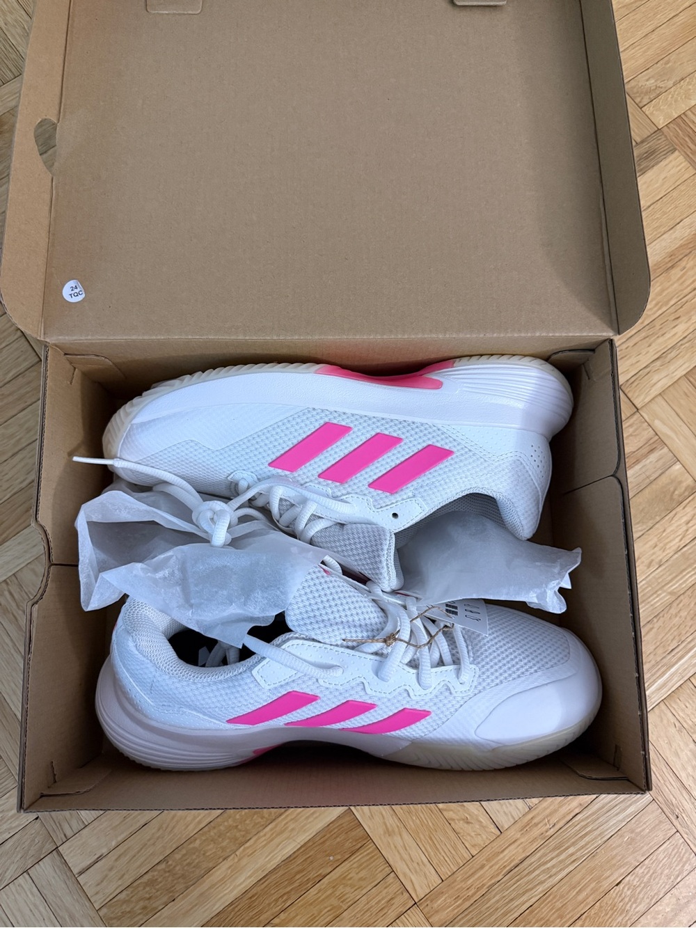 adidas White Athletic Shoes with Pink Accents tennis / pickleball shoes size 6